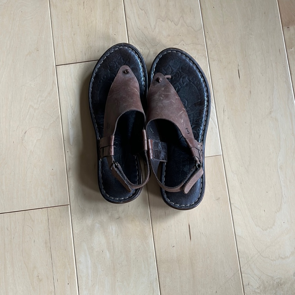 Cute casual sandals, a size 9 in women’s. Hardly worn.